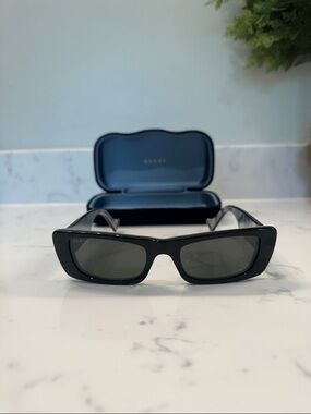 Gucci Black Rectangular Slim Sunglasses